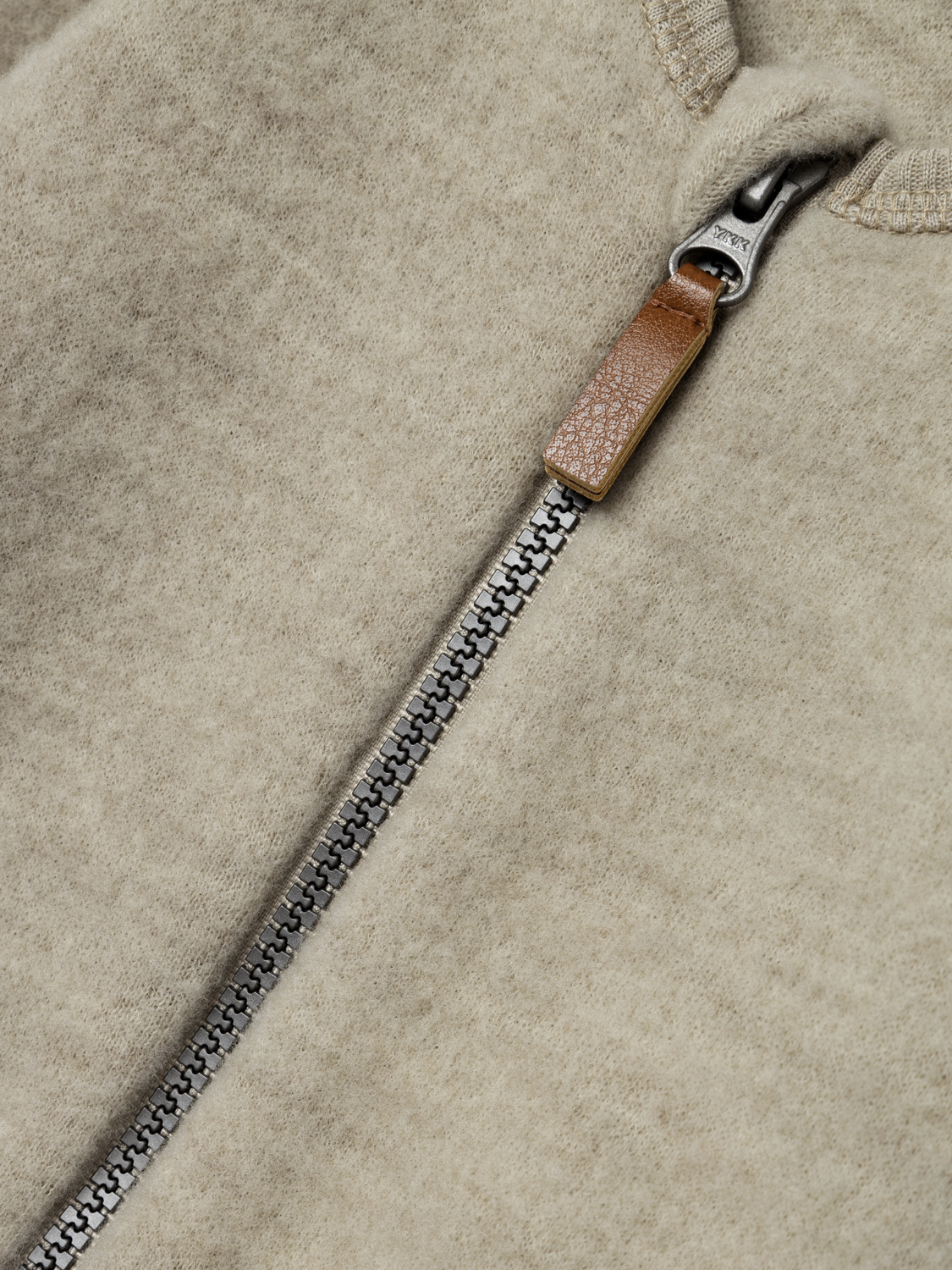 model_shot-front_full